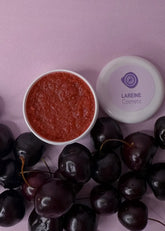 مقشر شفاه بالكرز